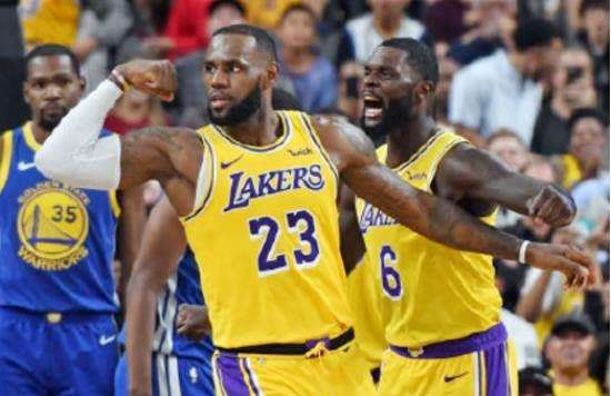  詹姆斯复出砍三双率队逆转马刺  