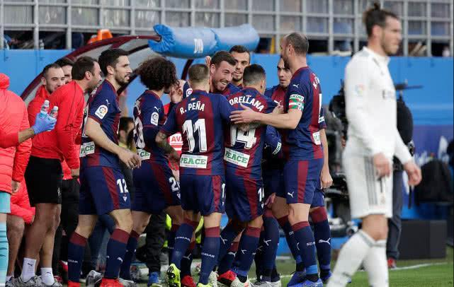  马赛客场惨败里尔遭遇赛季首败  